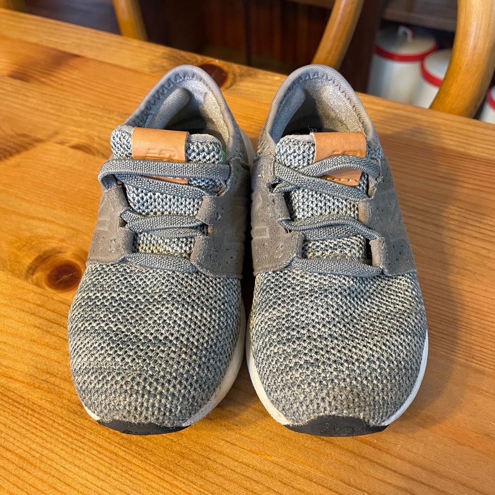 New Balance sneakers / tennis shoes